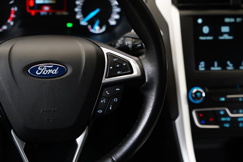 Ford Mondeo - fotka 16 z 26