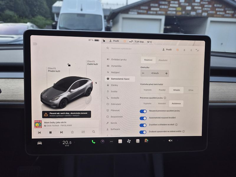 Tesla Model Y ZAMLUVENO ! - fotka 23 z 49