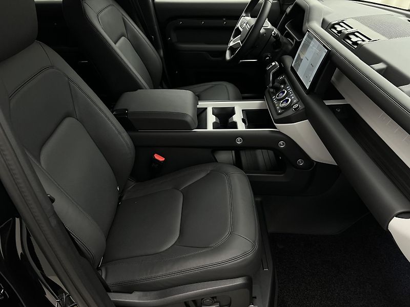 Land Rover Defender (2025) 110 D250 X-DYNAMIC SE AWD Aut - fotka 18 z 45