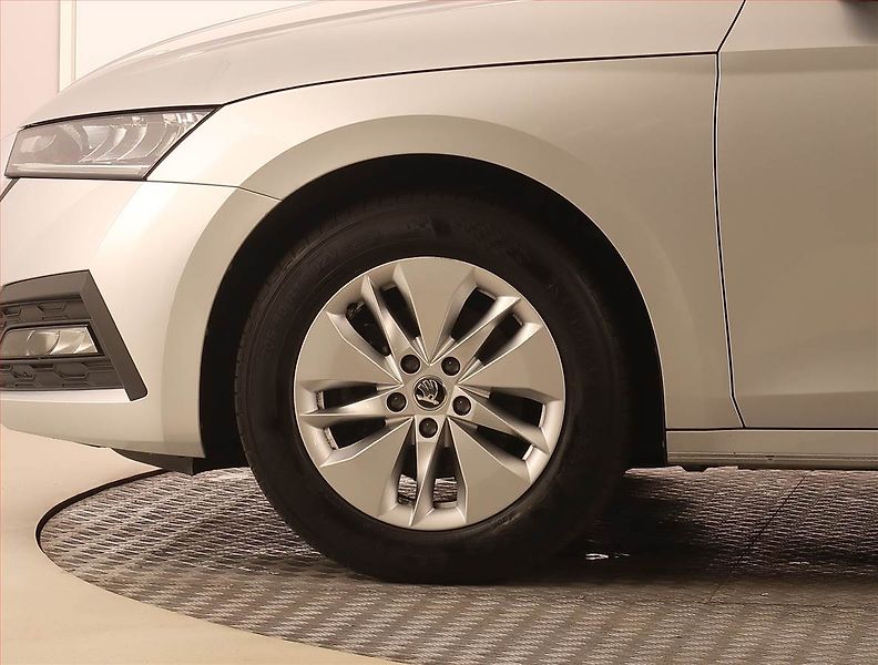 Škoda Octavia (2023) Ambition 2.0 TDI, ČR,1.maj - fotka 14 z 24