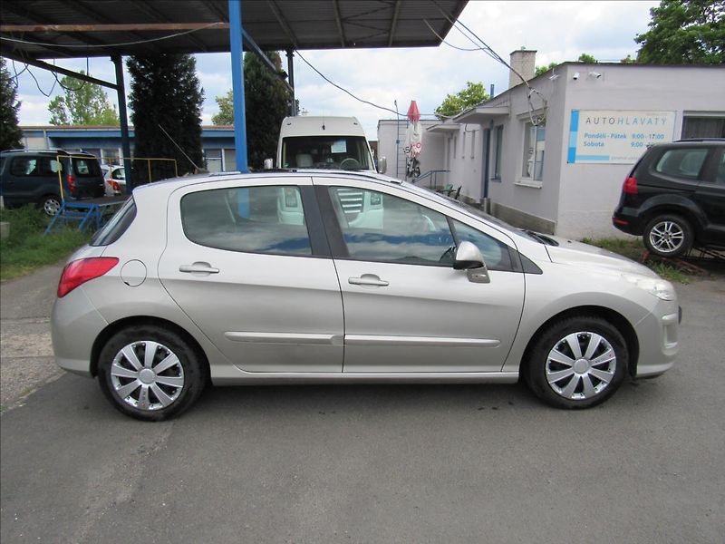 Peugeot 308 1,6 THP 110kW - fotka 8 z 28