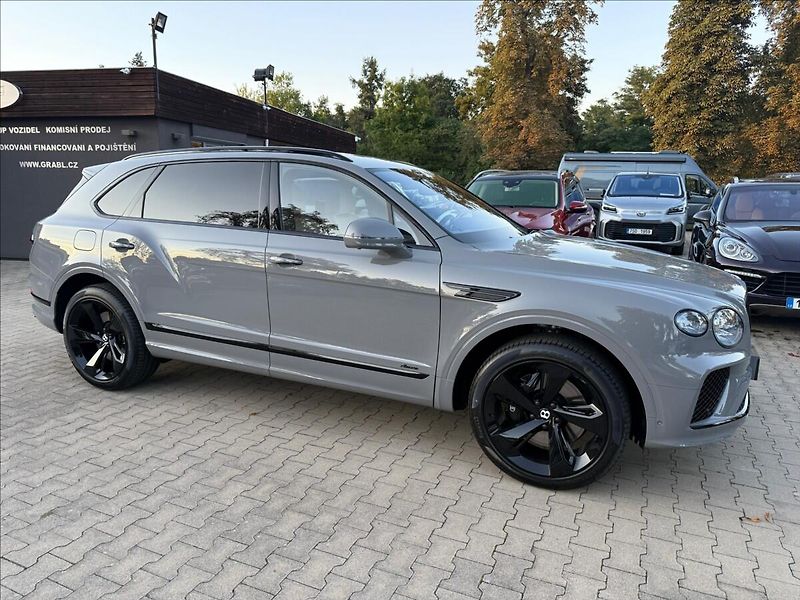 Bentley Bentayga Extended Wheelbase Azure V8 - fotka 3 z 32