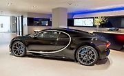 Bugatti Chiron jako model v měřítku 1:8 vedle 