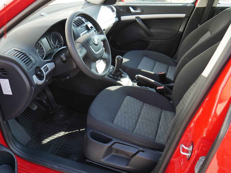 Škoda Octavia (2010) 1.6TDI, ČR, Ambiente - fotka 9 z 13
