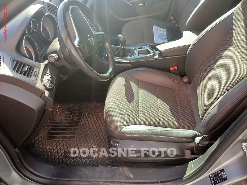 Opel Insignia (2012) 2.0cdti 4x4, ČR, servis.kniha - fotka 3 z 3