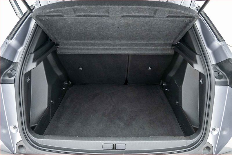 Peugeot 2008 (2025) Allure 1.2 PureTech - fotka 14 z 18