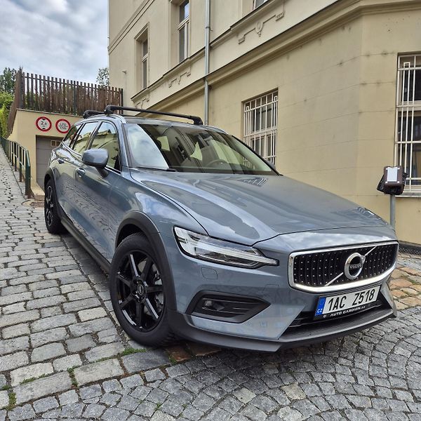 Volvo V60 (2021) Cross Country B4 Mild hybrid - fotka 2 z 26