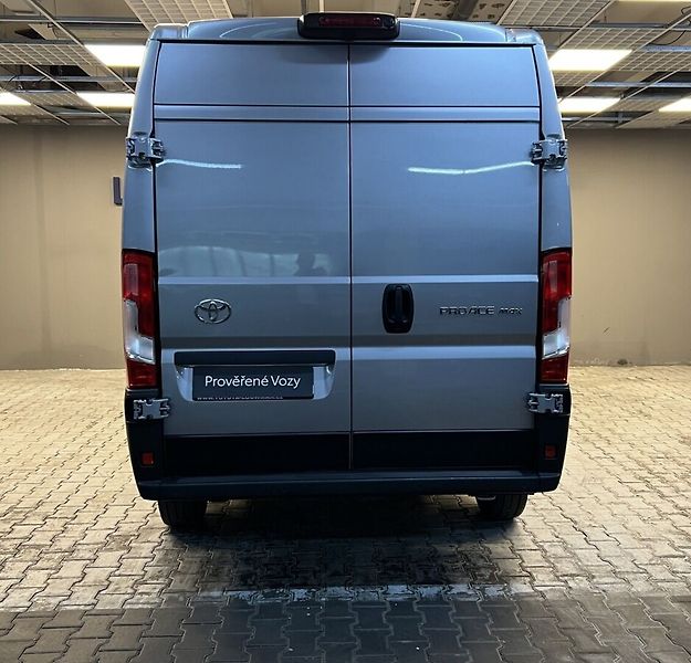 Toyota Proace Max 2.2D AT Comfort Executive L3H2 - fotka 13 z 15