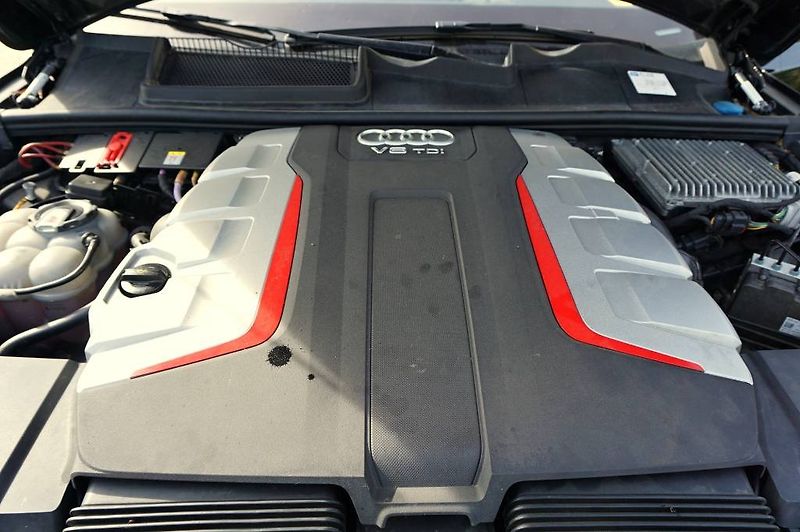 Audi SQ7 (2017) SQ 4,0 TDI V8 320 kW - fotka 54 z 55