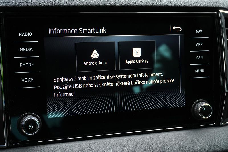 Škoda Karoq 1.5 TSI 110 kW, Kamera,Keyless - fotka 29 z 41