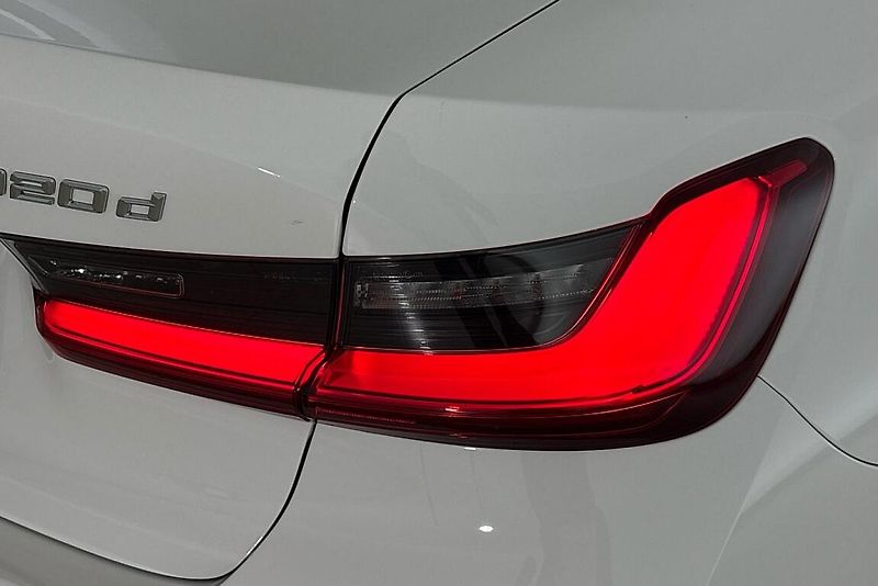 BMW Řada 3 320d xDrive - fotka 5 z 24