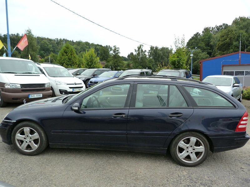 Mercedes-Benz Třídy C 200 CDI - fotka 8 z 21