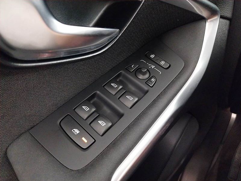 Volvo V40 (2019) 2.0 D3, Automat, Serv.kniha - fotka 18 z 21
