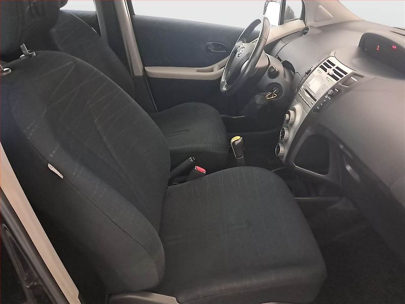 Toyota Yaris (2008) 1.0 VVT-i, po STK, servisované - fotka 9 z 16