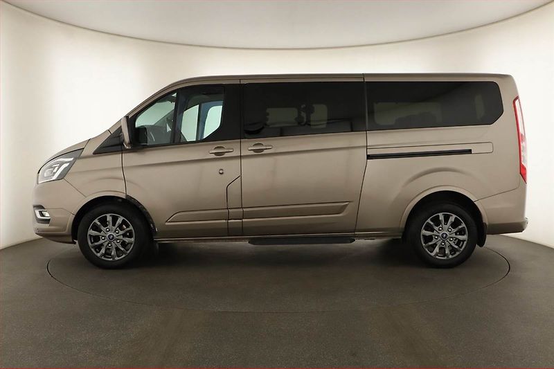 Ford Tourneo Custom (2022) Titanium 2.0 EcoBlue, ČR, DPH - fotka 3 z 20