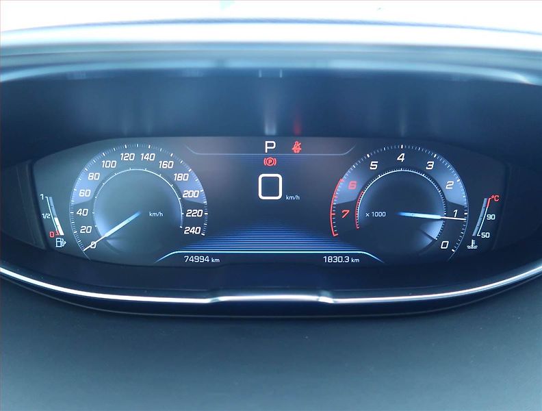 Peugeot 5008 (2020) Active PureTech 130 - fotka 11 z 19
