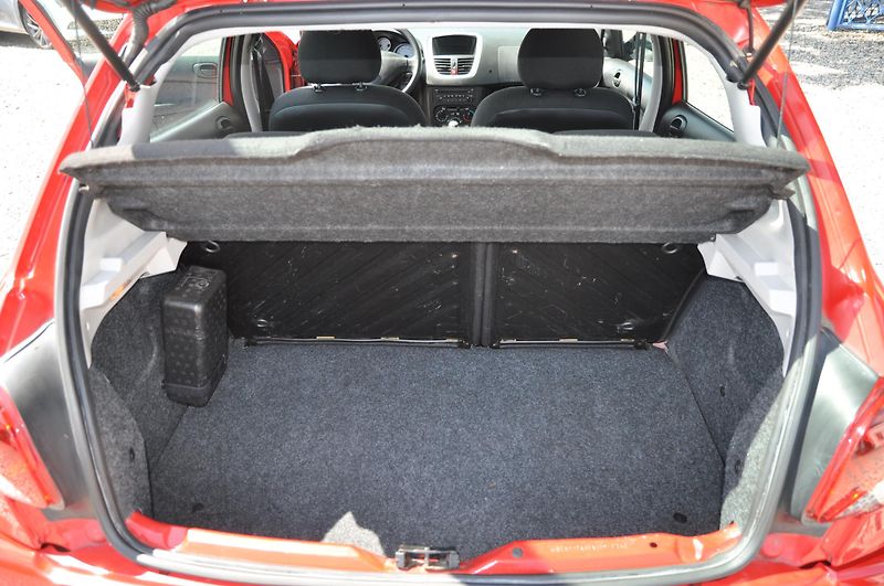 Peugeot 206 + 1.1i 44kW 5dv. Klima - fotka 8 z 12