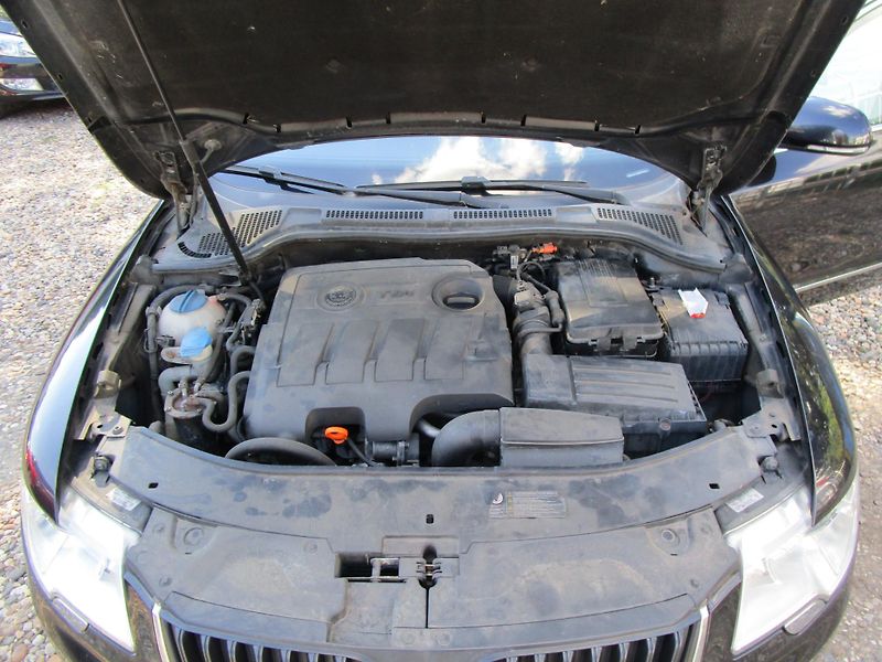 Škoda Superb 1,6TDI - 77KW - NOVÁ BATERIE - fotka 16 z 17