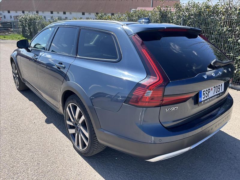 Volvo V90 2,0 B4 145KW CROSS COUNTRY DPH - fotka 8 z 43