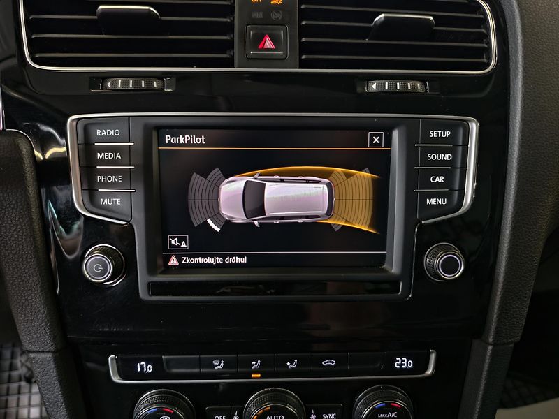 Volkswagen Golf VARIANT 1.6 TDi HIGHLINE, ČR   - fotka 14 z 21