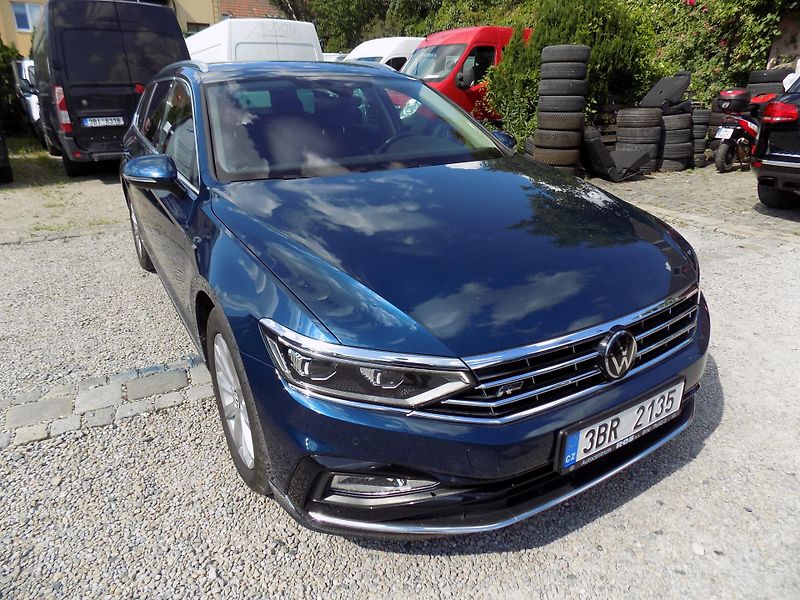 Volkswagen Passat 2,0 TDI R-LINE, MATRIX, ALCAN. - fotka 4 z 42