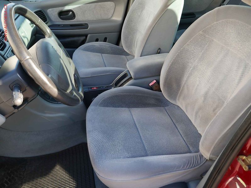 Renault Laguna (2000) 1.6i, 2.maj, AC - fotka 9 z 14
