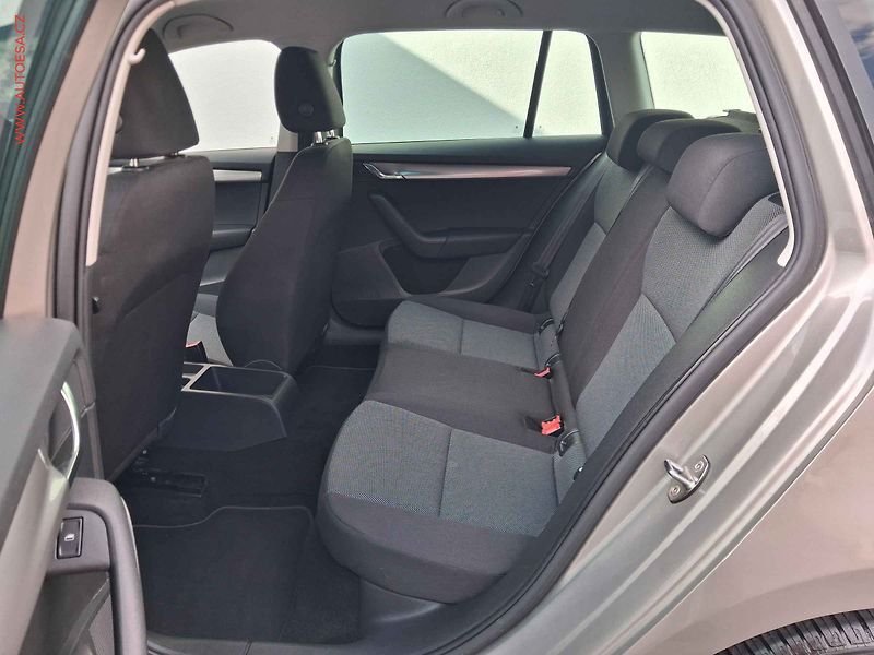 Škoda Octavia (2013) 1.4 TSi, Active, TZ, +kola - fotka 10 z 18