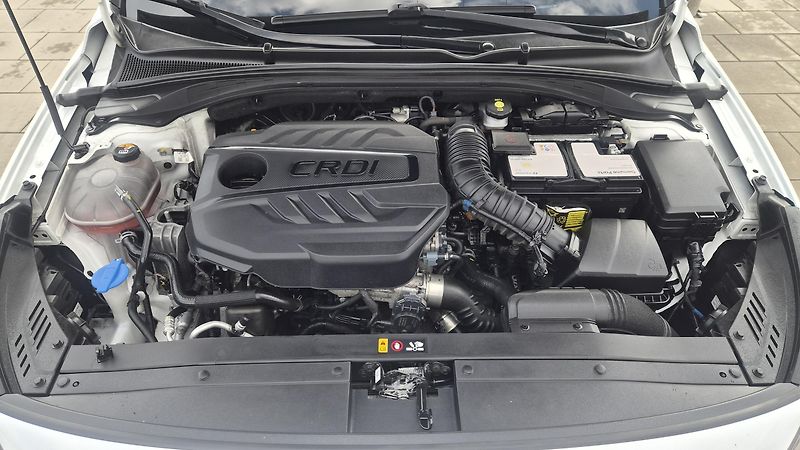 Hyundai i30 1.6CRDi 1.maj CZ záruka DPH - fotka 15 z 21