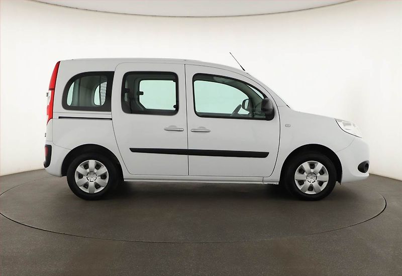 Renault Kangoo (2021) Zen 1.5 dCi, 5Míst, ČR, 1Maj - fotka 6 z 11