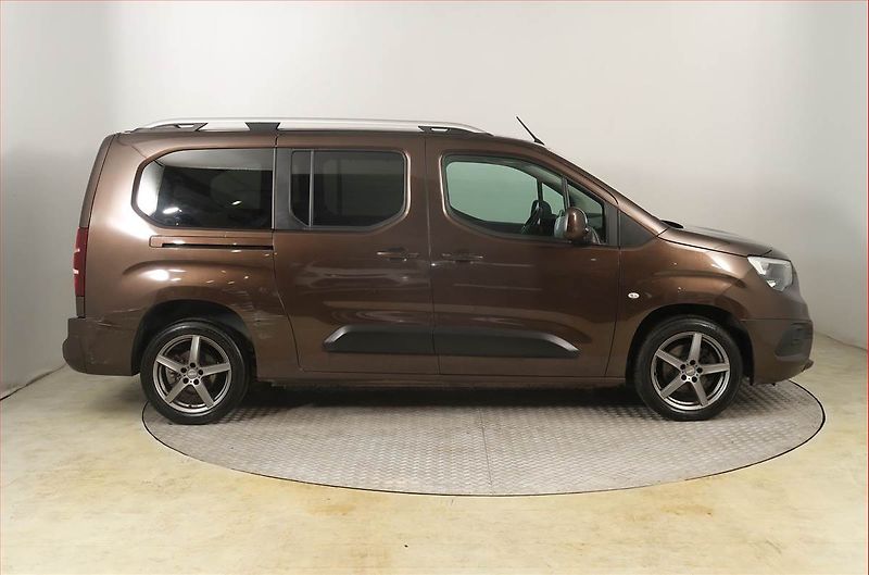 Opel Combo (2019) Maxi Enjoy 1.5 CDTI, 5Míst, ČR - fotka 6 z 20