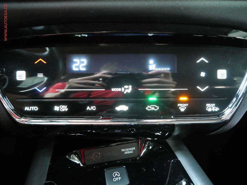 Honda HR-V (2017) 1.5 i-VTEC, ČR, Comfort - fotka 20 z 22