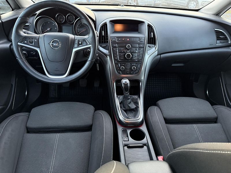 Opel Astra 1.7CDTi 81kW Xenony ČR - fotka 11 z 17