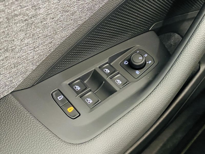 Škoda Superb 1,5 TSI m-HEV 110kW DSG Select - fotka 18 z 25