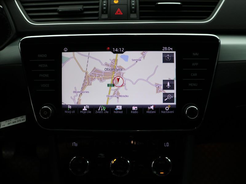 Škoda Superb 1,5 TSI 110kW CZ Xenon Navi - fotka 20 z 29