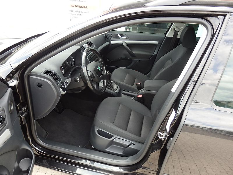 Škoda Octavia 1,2TSI FAMILY, SERVISNÍ KNÍŽKA - fotka 6 z 24