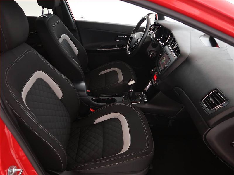 Kia Ceed (2016) GT Line 1.0 T-GDI, ČR,1.maj - fotka 9 z 22