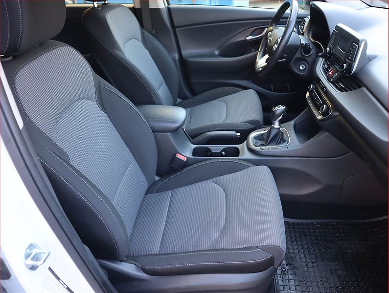 Hyundai i30 (2022) Comfort 1.5 DPI, Serv.kniha - fotka 9 z 18