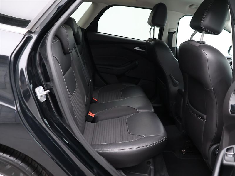 Ford Focus 1.5 TDCI 88kW Aut. Klima Navi - fotka 13 z 31