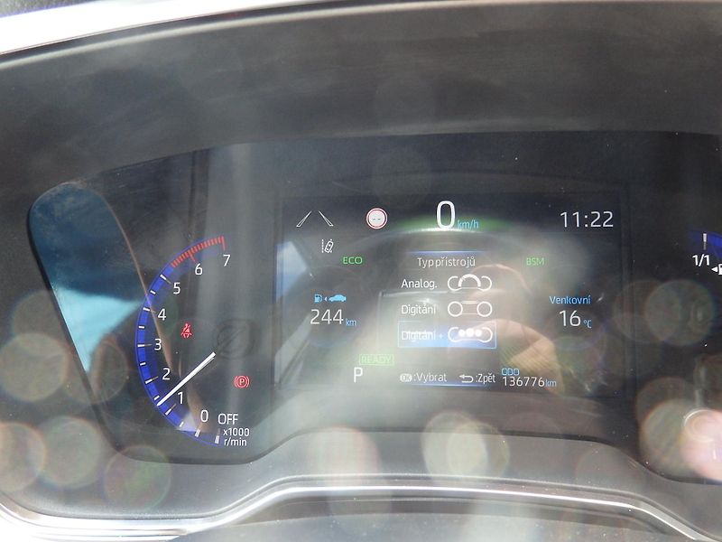 Toyota Corolla 1.8i HYBRID + LPG - fotka 20 z 35