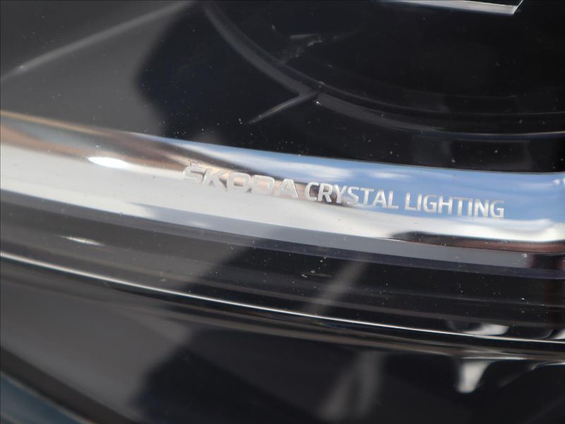 Škoda Superb 2,0 TDI DSG ACC DCC Kamera LED - fotka 53 z 58