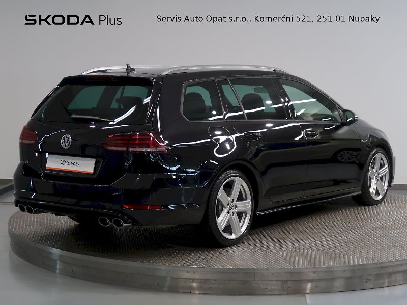 Volkswagen Golf (2020) R 2.0TSI 221KW 4MOT DSG - fotka 2 z 39