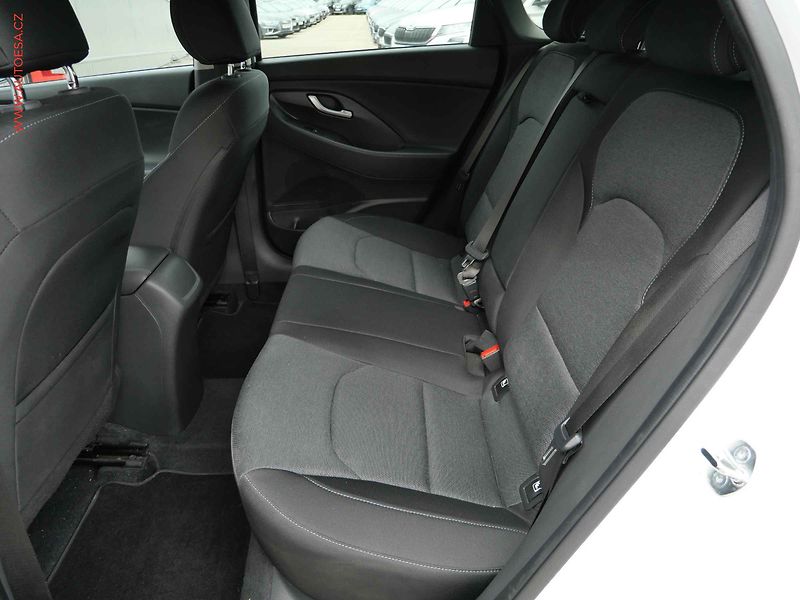 Hyundai i30 (2024) 1.5 DPi, 1.maj,ČR, Family - fotka 10 z 24
