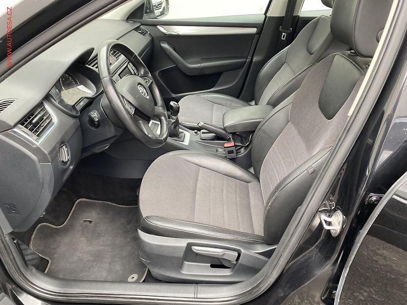 Škoda Octavia (2013) 1.6 TDi, Elegance, xenon - fotka 9 z 17