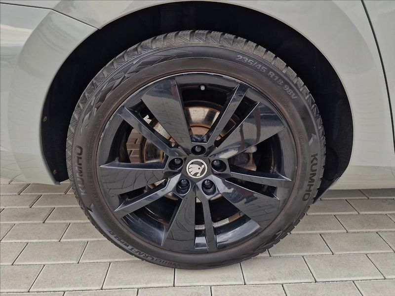 Škoda Superb 2.0TDI 140kW DSG SportLine ,ČR - fotka 46 z 50
