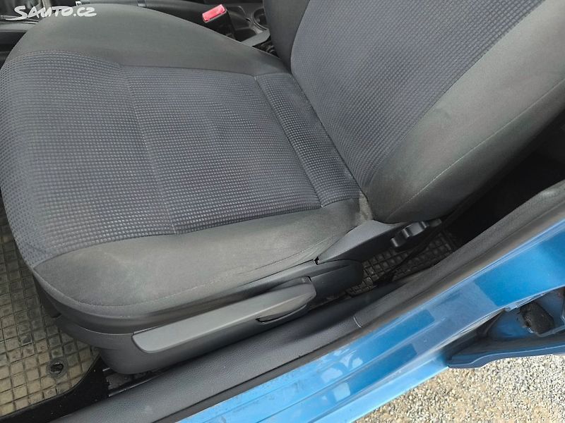 Volkswagen Polo KRÁSNÉ,90TKM,SERVIS,1MAJ,KLIMA - fotka 22 z 30