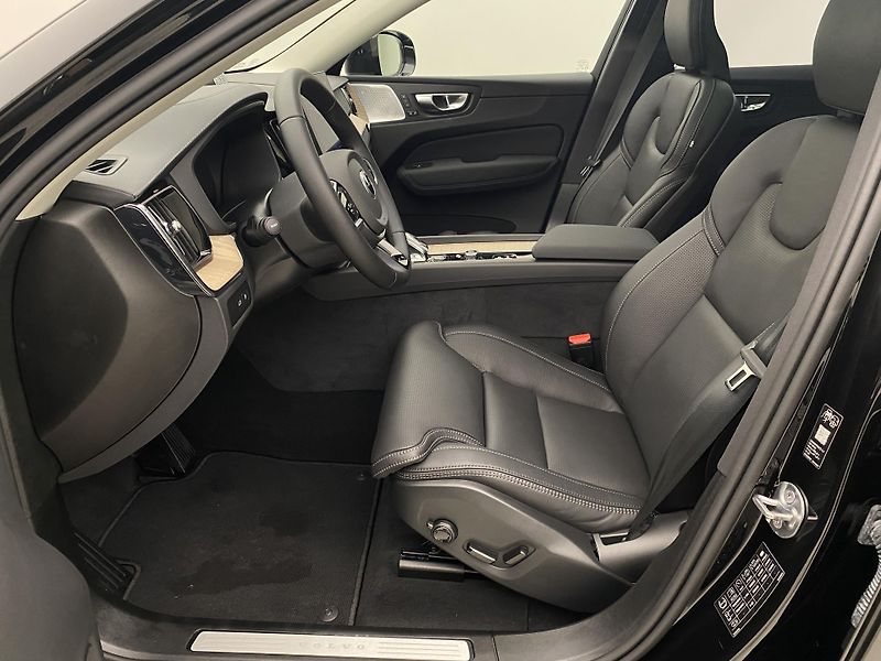 Volvo XC60 T6 AWD RECHARGE BRIGHT ULTRA  - fotka 3 z 67