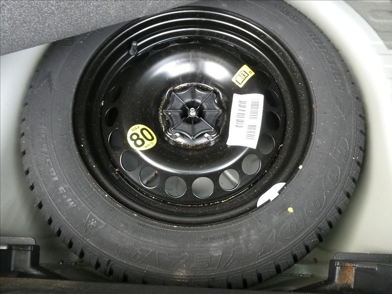 Opel Corsa 1,4 16V 74kW, drobné vady laku - fotka 27 z 42
