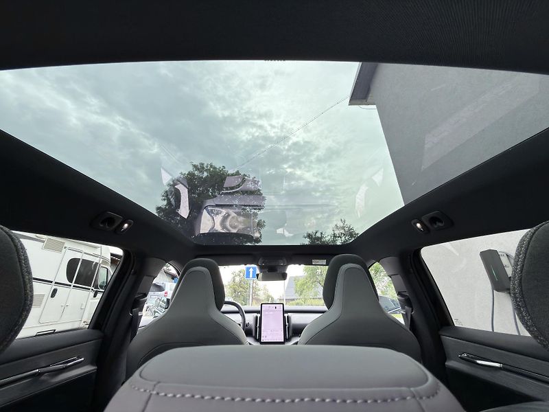 Volvo EX30 P8 CC AWD ULTRA / + sada pneu  - fotka 15 z 52