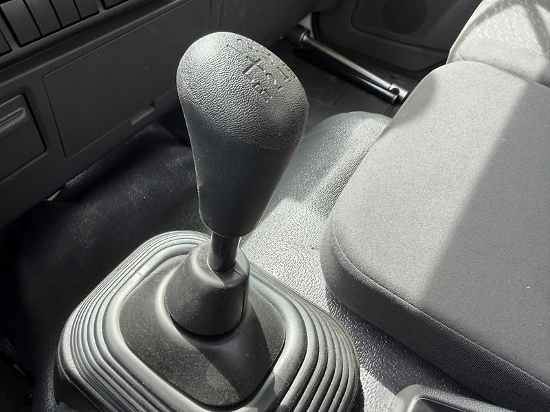 Isuzu F11 (2026) 5.2L, 240k, MT6, Hákový nosič - fotka 27 z 35