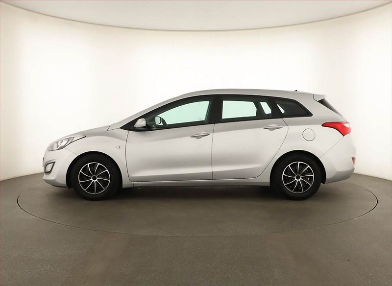 Hyundai i30 (2016) Trend 1.4 CRDi, Serv.kniha - fotka 3 z 14